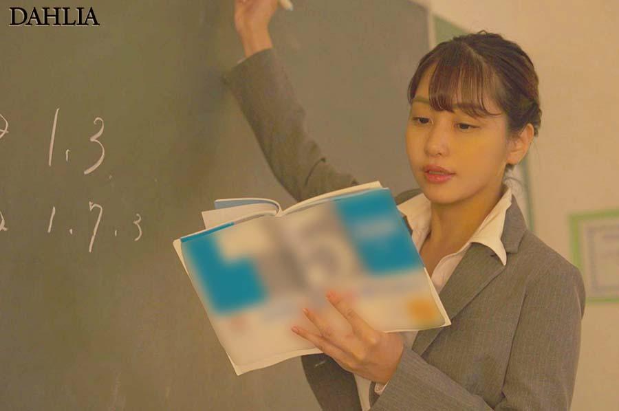 หนังอาร์ญี่ปุ่น เดบิวต์ครูสาวชอบเล่นเซ็กส์เย็ดน้ำกระจาย DLDSS-255 11 หนังอาร์ญี่ปุ่น
